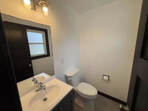 Bath - 833 W Browning St, Appleton, WI 54914 photo 1 of 4