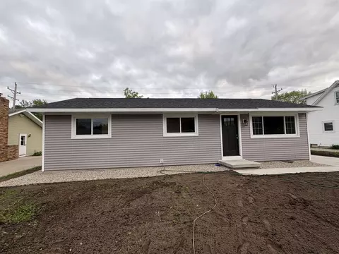 Exterior - 833 W Browning St, Appleton, WI 54914 photo 7 of 8