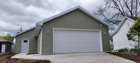 312 E Beacon Ave, New London, WI 54961