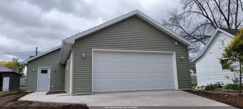 312 E Beacon Ave, New London, WI 54961
