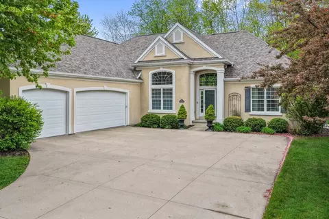 1568 Kingswood Dr, Neenah, WI 54956