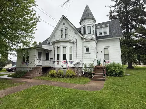 84 Pearl St, Clintonville, WI 54929