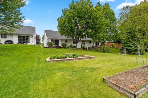 Exterior - 5529 W Brookview Dr, Appleton, WI 54913 photo 5 of 7