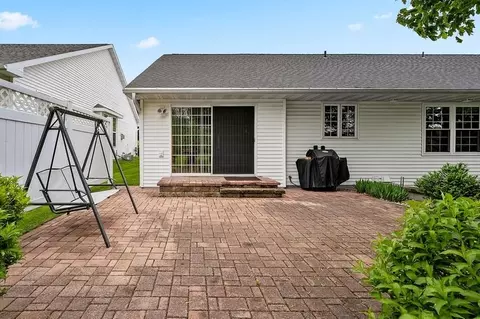 Exterior - 5529 W Brookview Dr, Appleton, WI 54913 photo 4 of 7
