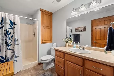 Bath - 5529 W Brookview Dr, Appleton, WI 54913 photo 4 of 4