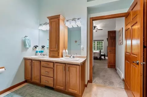 Bath - 5529 W Brookview Dr, Appleton, WI 54913 photo 2 of 4
