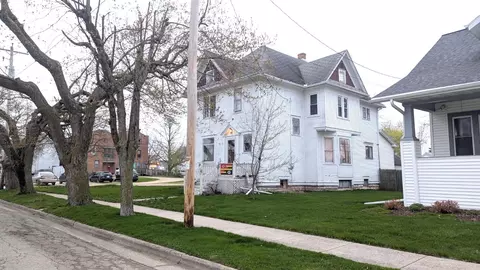37 N 6th St, Hilbert, WI 54129