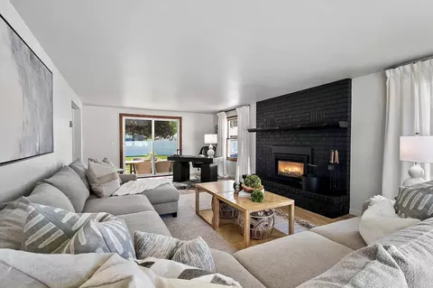 Living - 910 Park St, Wrightstown, WI 54180 photo 2 of 5