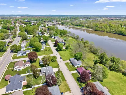 View/Area - 910 Park St, Wrightstown, WI 54180 photo 1 of 3