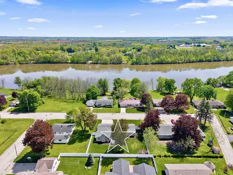 View/Area - 910 Park St, Wrightstown, WI 54180 photo 2 of 3