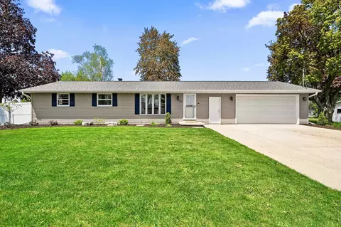 910 Park St, Wrightstown, WI 54180