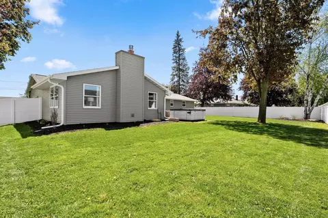 Exterior - 910 Park St, Wrightstown, WI 54180 photo 5 of 6