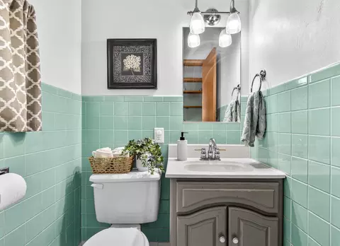 Bath - 2615 N Union St, Appleton, WI 54911 photo 1 of 5