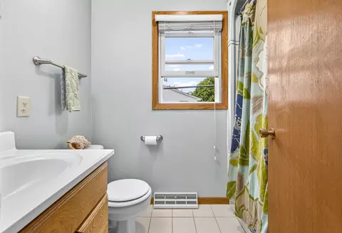 Bath - 2615 N Union St, Appleton, WI 54911 photo 3 of 5