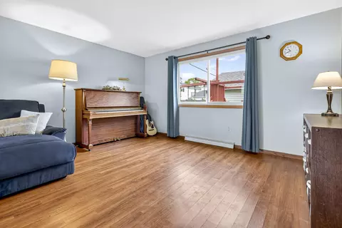 Living - 2615 N Union St, Appleton, WI 54911 photo 2 of 6