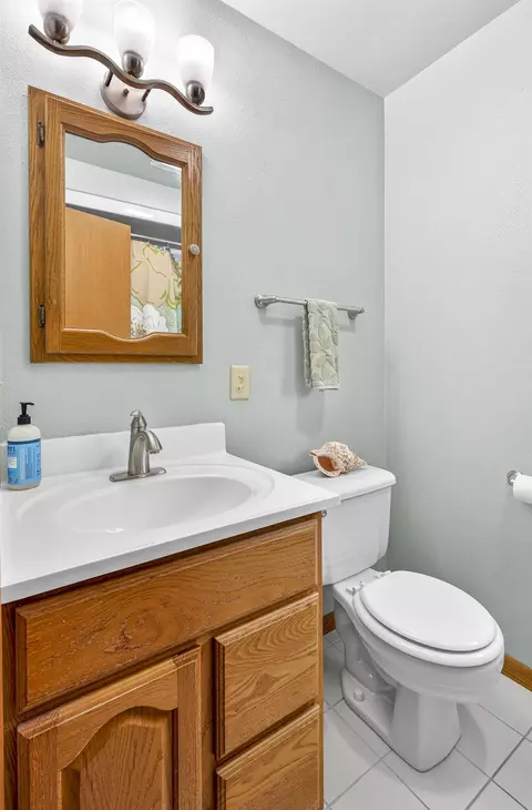 Bath - 2615 N Union St, Appleton, WI 54911 photo 2 of 5