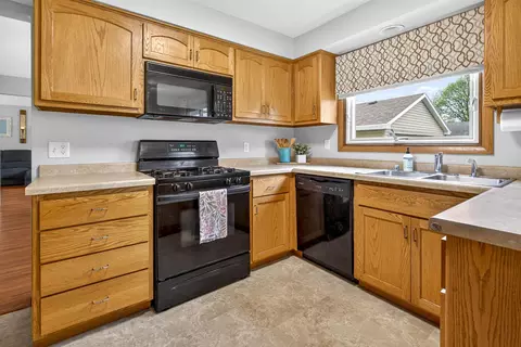 Kitchen - 2615 N Union St, Appleton, WI 54911 photo 2 of 5