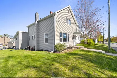 210 N Oakland Ave, Oconto Falls, WI 54154