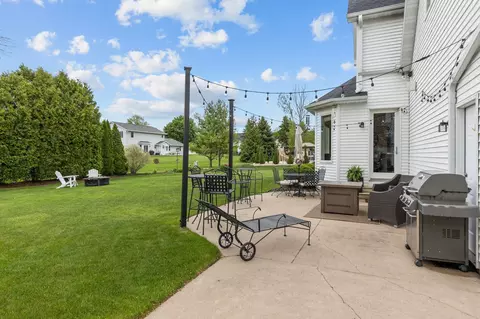 Exterior - 4916 N Silentwind Way, Appleton, WI 54913 photo 3 of 8