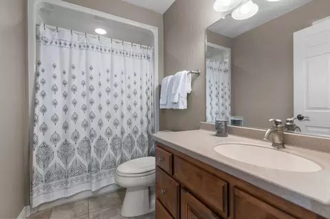 Bath - 4916 N Silentwind Way, Appleton, WI 54913 photo 6 of 9