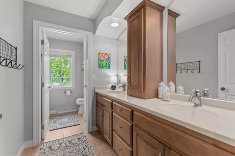 Bath - 4916 N Silentwind Way, Appleton, WI 54913 photo 7 of 9