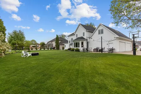Exterior - 4916 N Silentwind Way, Appleton, WI 54913 photo 5 of 8