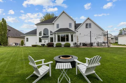 Exterior - 4916 N Silentwind Way, Appleton, WI 54913 photo 6 of 8