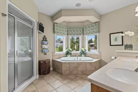 Bath - 4916 N Silentwind Way, Appleton, WI 54913 photo 1 of 9