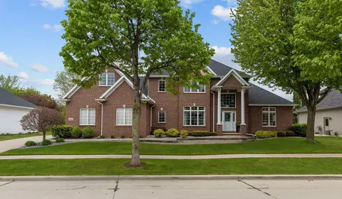 4916 N Silentwind Way, Appleton, WI 54913