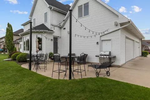Exterior - 4916 N Silentwind Way, Appleton, WI 54913 photo 2 of 8