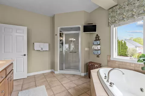 Bath - 4916 N Silentwind Way, Appleton, WI 54913 photo 3 of 9
