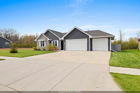 1138 W Thorn Creek Dr, Hilbert, WI 54129
