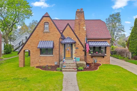 926 N 17th St, Manitowoc, WI 54220