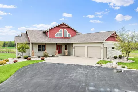 7074 Fairview Rd, Denmark, WI 54208