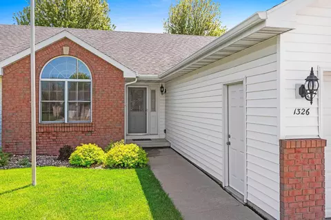 1326 Winter Wheat Dr, Neenah, WI 54956