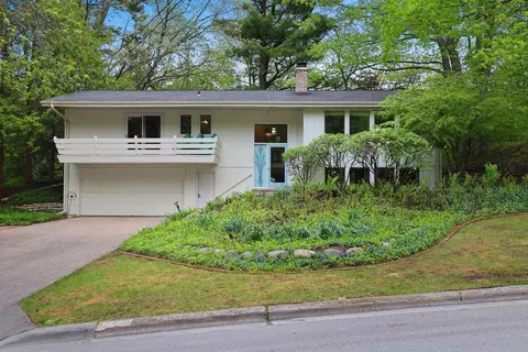 115 Little Swiss Pl, Green Bay, WI 54302