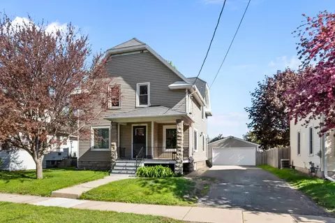 242 W 14th Ave, Oshkosh, WI 54902