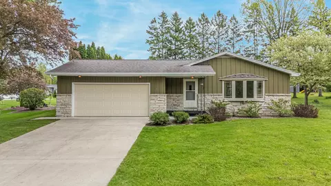 324 S Parkway Dr, Brillion, WI 54110