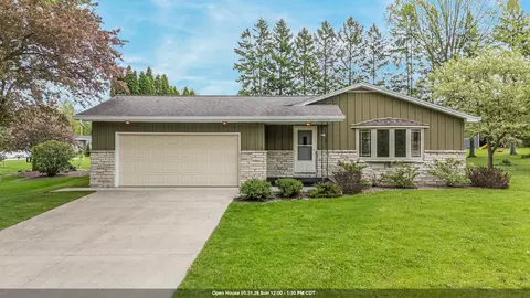 324 S Parkway Dr, Brillion, WI 54110