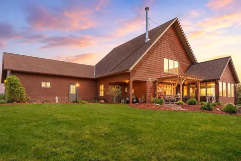 910 Shoemaker Rd, Brussels, WI 54204