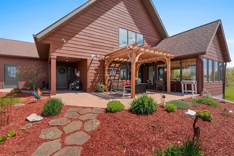 910 Shoemaker Rd, Brussels, WI 54204