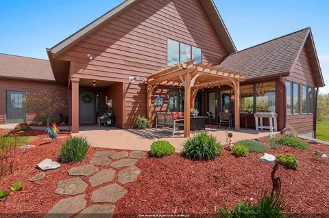 910 Shoemaker Rd, Brussels, WI 54204