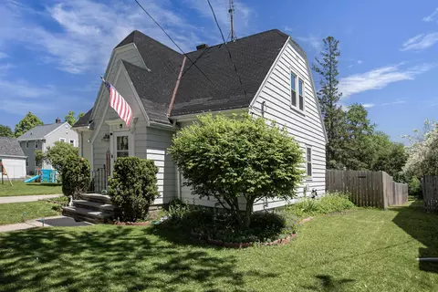 1738 N Erb St, Appleton, WI 54911