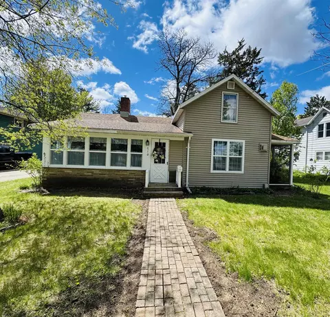 716 Royalton St, Waupaca, WI 54981