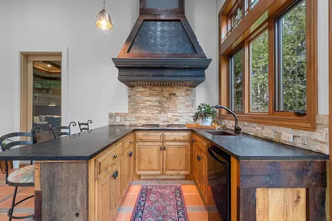 Kitchen - 6830 N Purdy Pkwy, Appleton, WI 54913 photo 7 of 7
