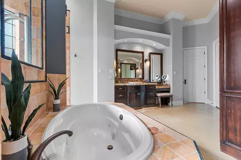 Bath - 6830 N Purdy Pkwy, Appleton, WI 54913 photo 5 of 11