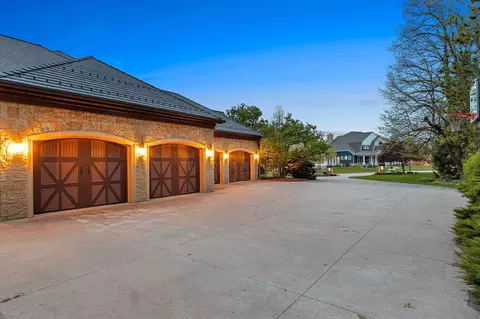 Exterior - 6830 N Purdy Pkwy, Appleton, WI 54913 photo 9 of 22