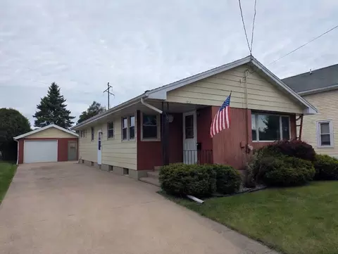 736 W 8th Ave, Oshkosh, WI 54902