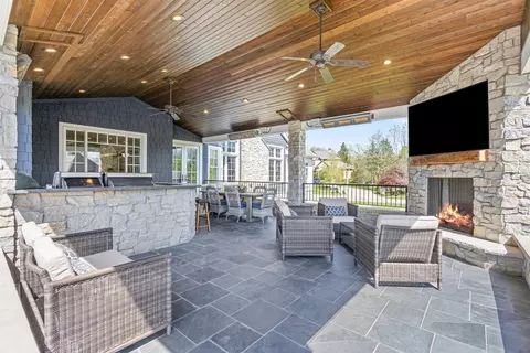 2427 E Highpond Xing, Appleton, WI 54913 | MLS# 50325966 | 88 Photos ...