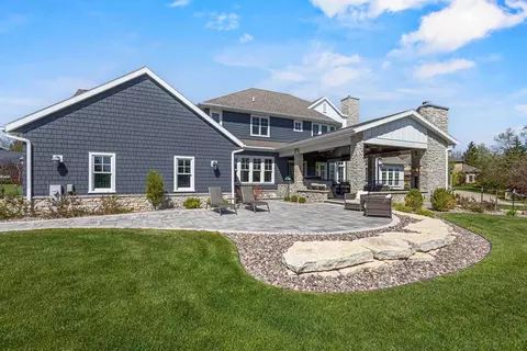 Exterior - 2427 E Highpond Xing, Appleton, WI 54913 photo 9 of 12